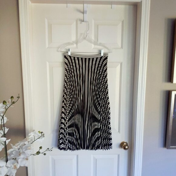 NWT Club Monaco black & cream pleated stripe print midi skirt, 2 - Picture 6 of 6
